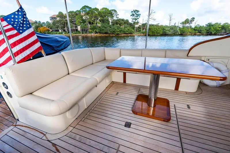 Tutto Bene Yacht Photos Pics 