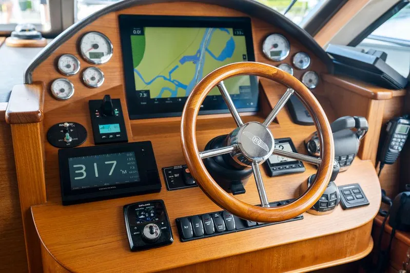 Tutto Bene Yacht Photos Pics 