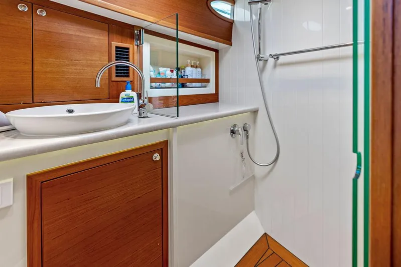 Tutto Bene Yacht Photos Pics 