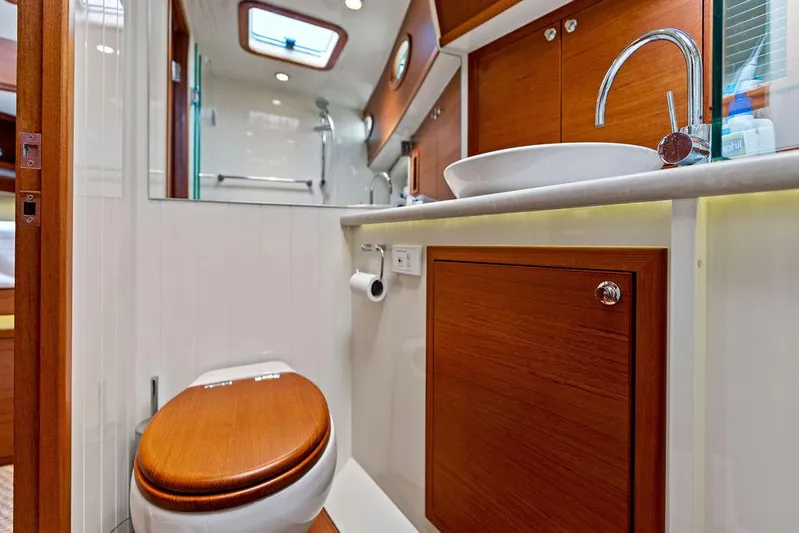 Tutto Bene Yacht Photos Pics 