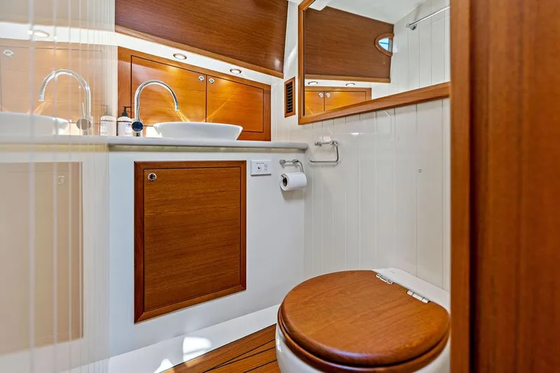 Tutto Bene Yacht Photos Pics 