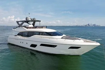 2017 Ferretti Yachts 700