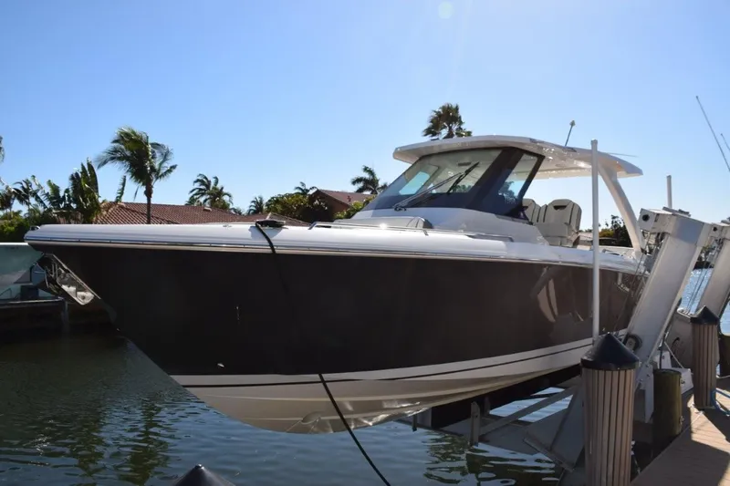 Erika Ray Yacht Photos Pics On lift
