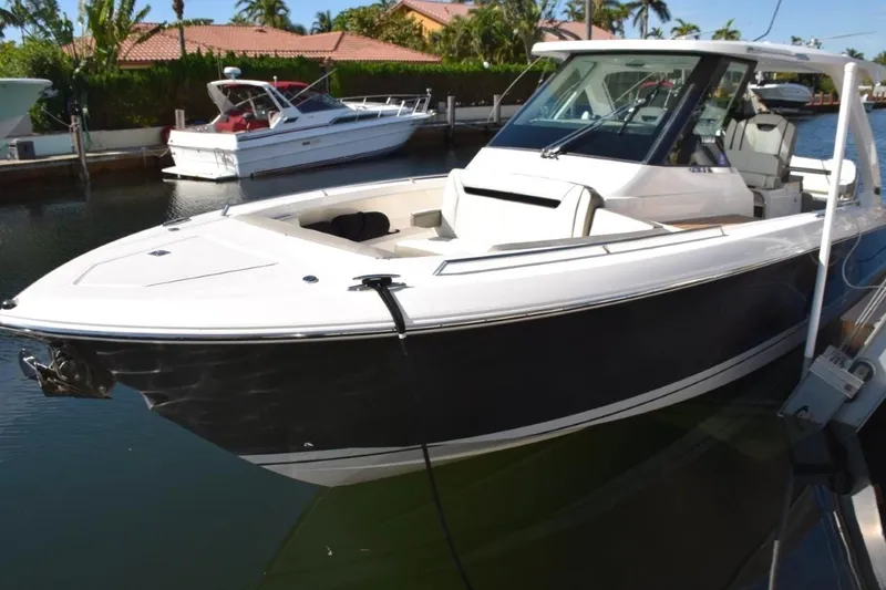 Erika Ray Yacht Photos Pics Great forward seating area with safety rails