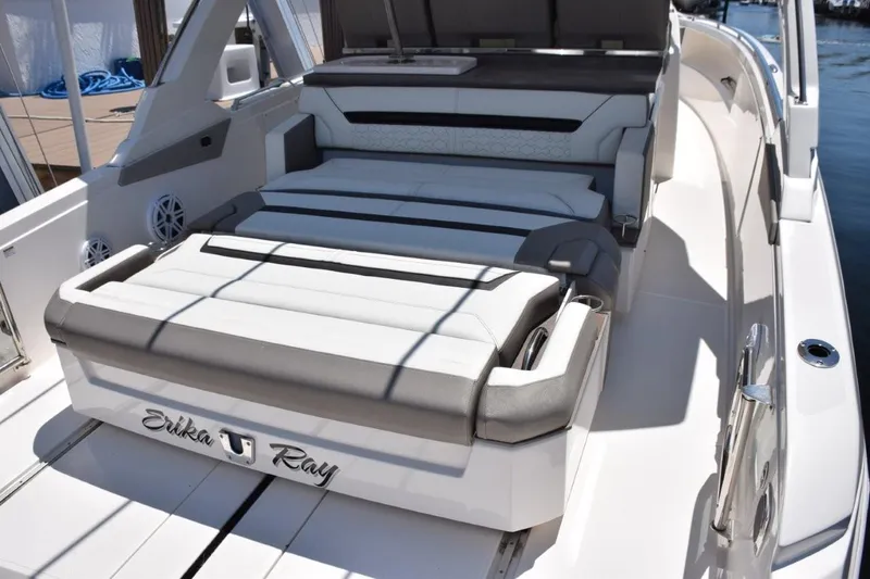 Erika Ray Yacht Photos Pics Starboard side walkway to bow