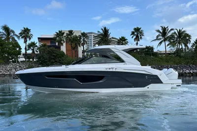 Cruisers Yachts 34 GLS OB