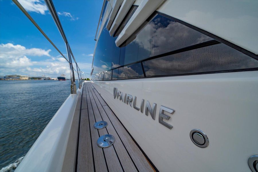 2017 Fairline 53