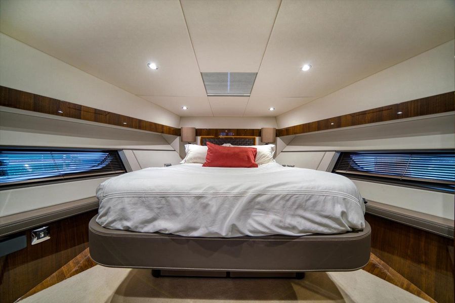 2017 Fairline 53