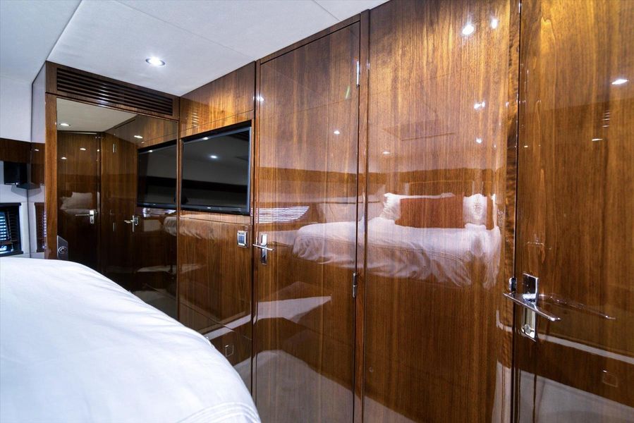 2017 Fairline 53