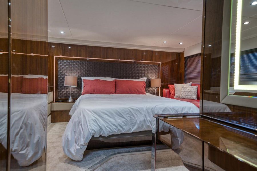 2017 Fairline 53