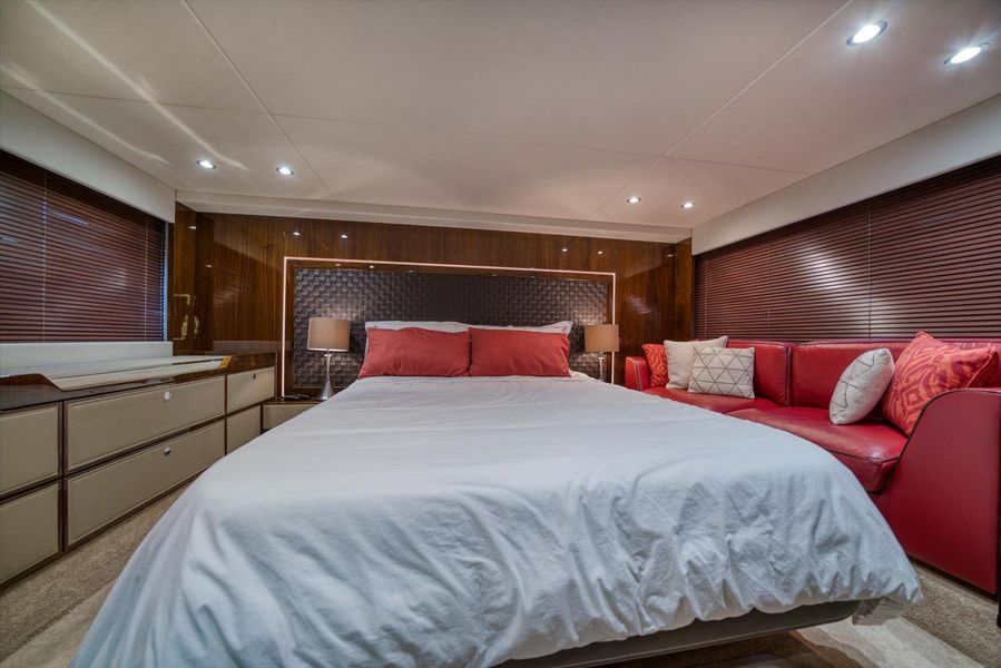 2017 Fairline 53