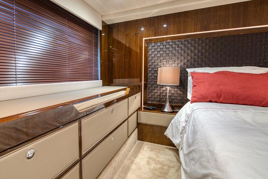 2017 Fairline 53
