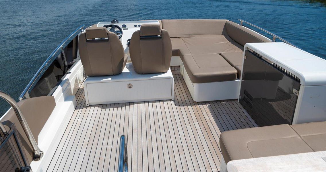 2017 Fairline 53