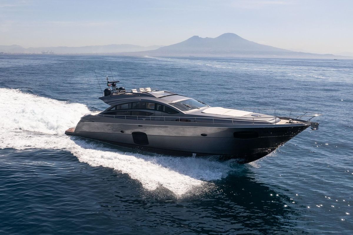 2014 Pershing 74 