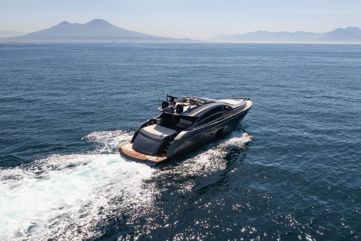 2014 Pershing 74 