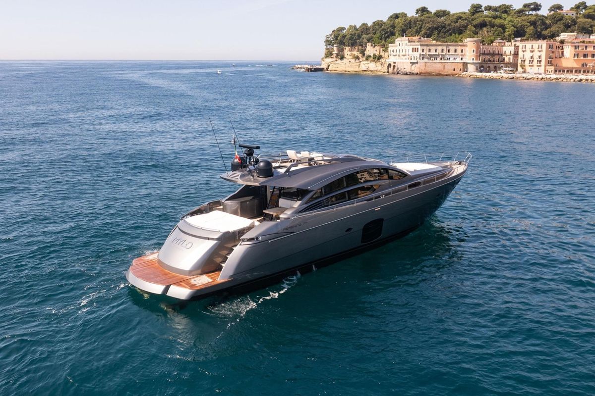 2014 Pershing 74 