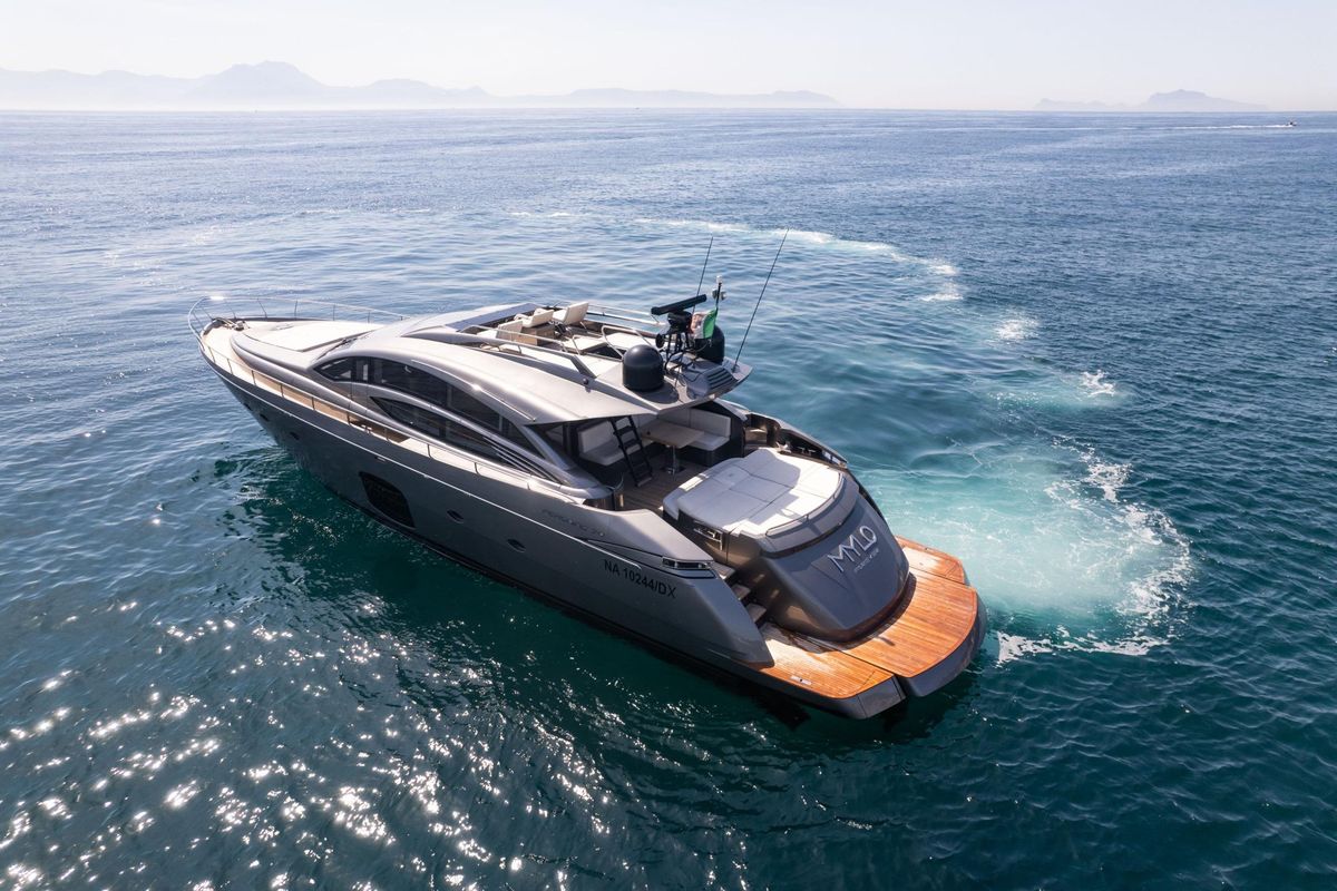 2014 Pershing 74 