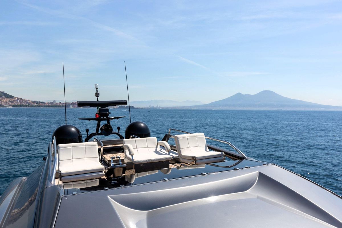 2014 Pershing 74 