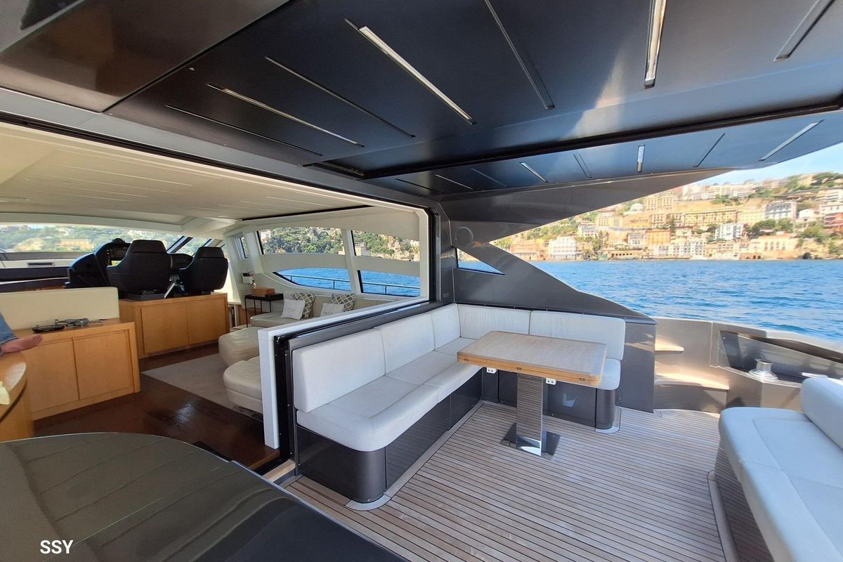 2014 Pershing 74 