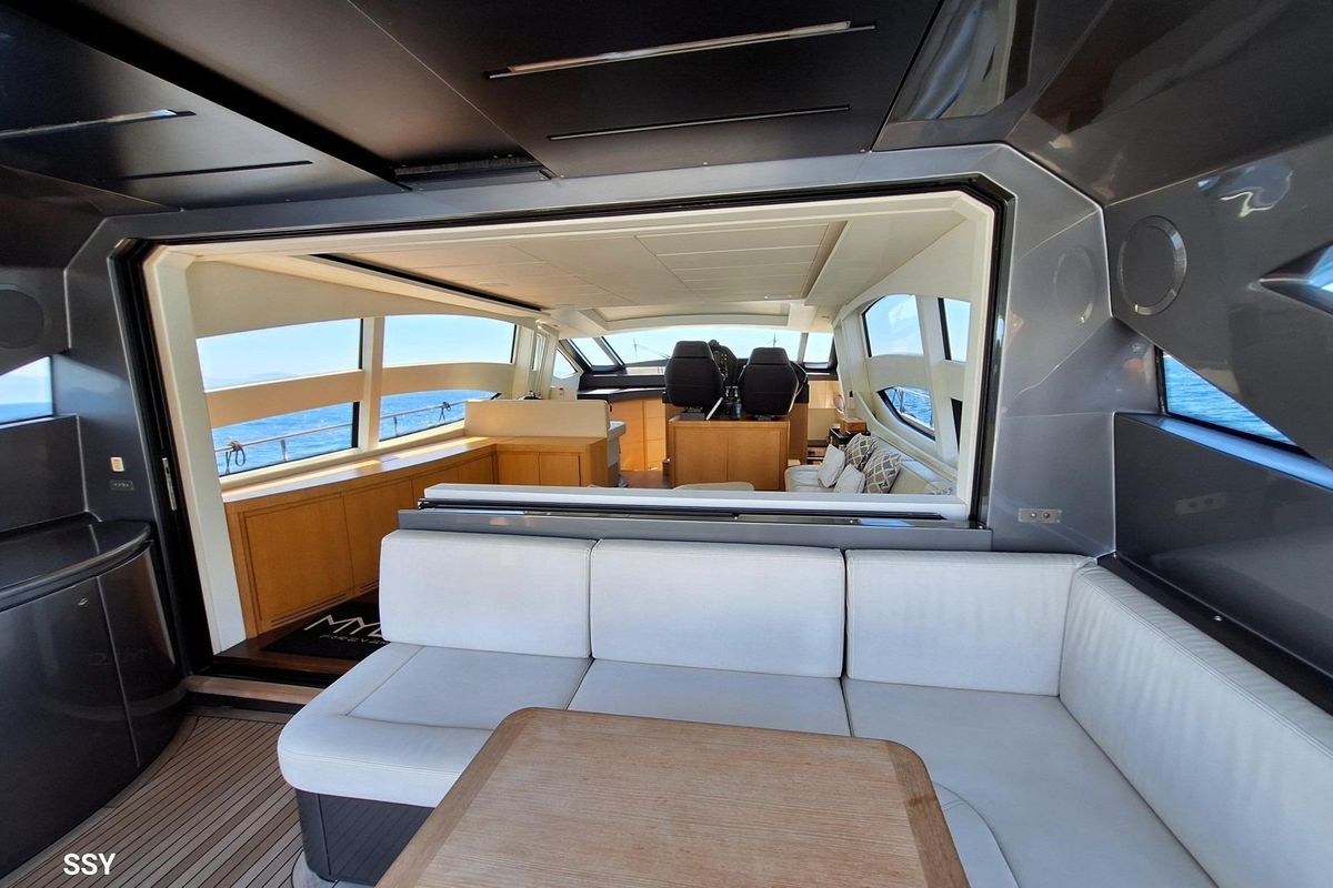 2014 Pershing 74 