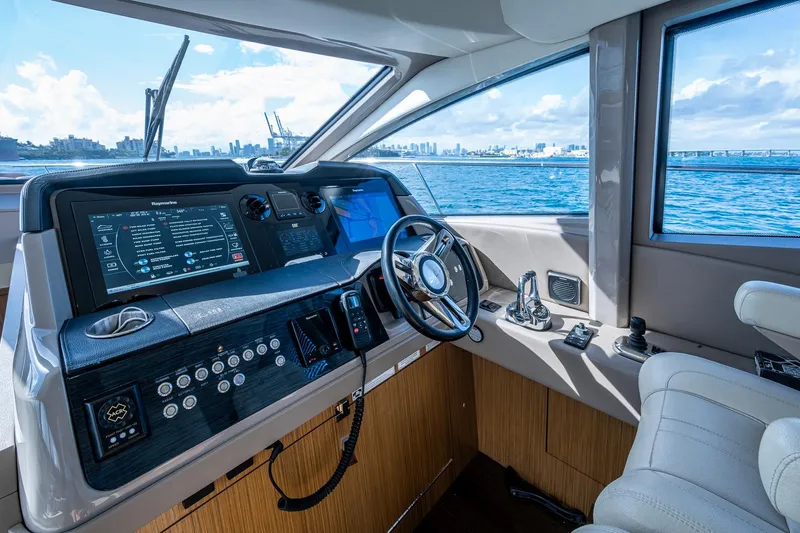  Yacht Photos Pics 2018 Sea Ray L550 Fly yacht helm with advanced navigation system and ocean view.