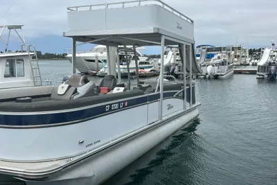 Tahoe Pontoon Cascade Funship