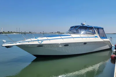 Regal 402 Commodore