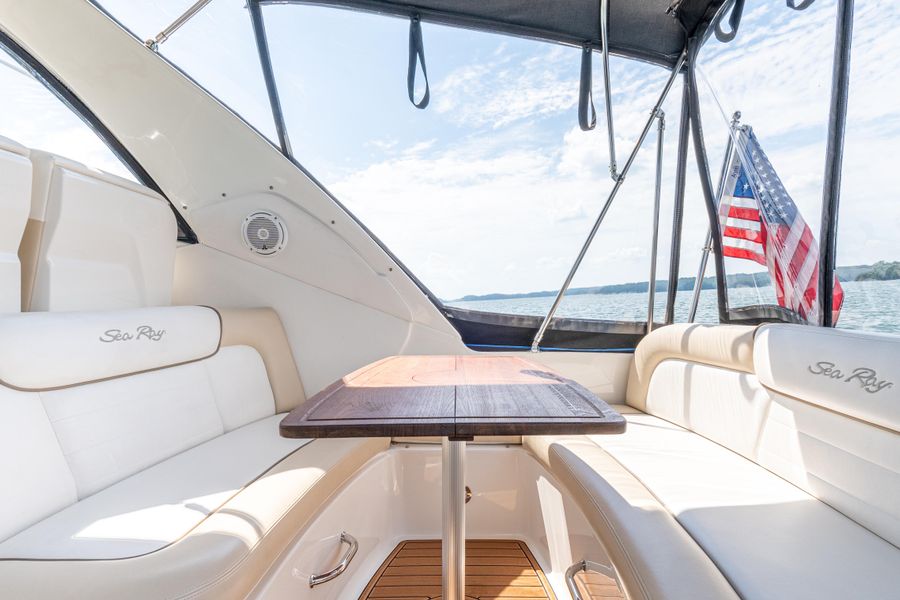 2012 Sea Ray 330 Sundancer