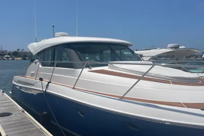 Tiara Yachts 39 Coupe