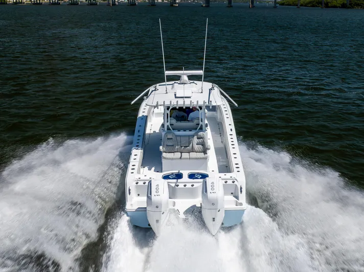  Yacht Photos Pics 2024 Freeman 35 boat cruising swiftly on open water.