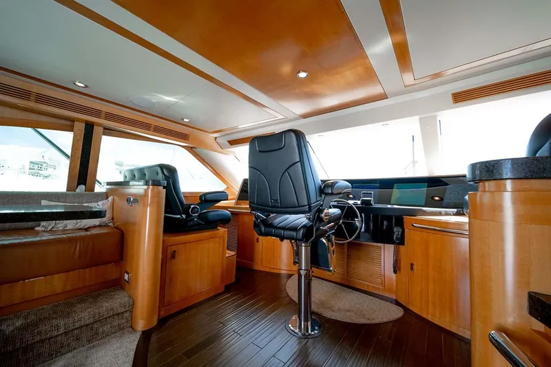 Silky Yacht Photos Pics 