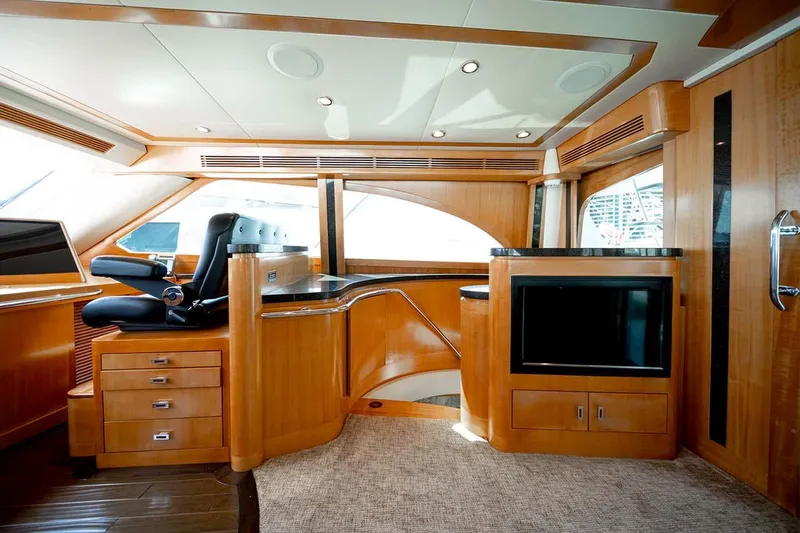 Silky Yacht Photos Pics 