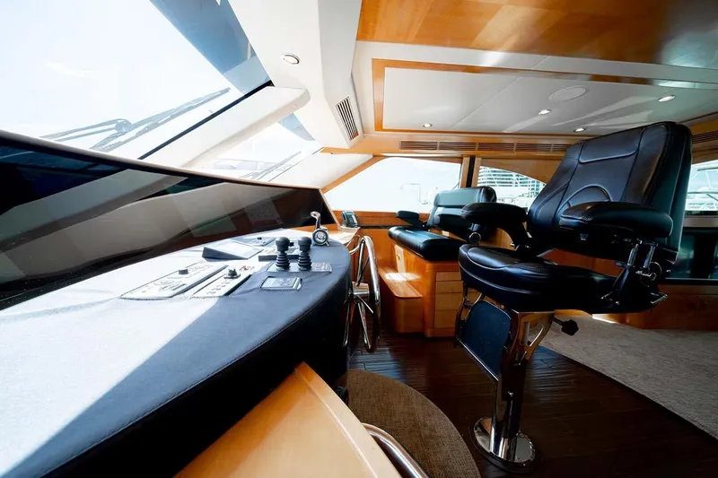 Silky Yacht Photos Pics 