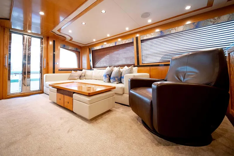 Silky Yacht Photos Pics 