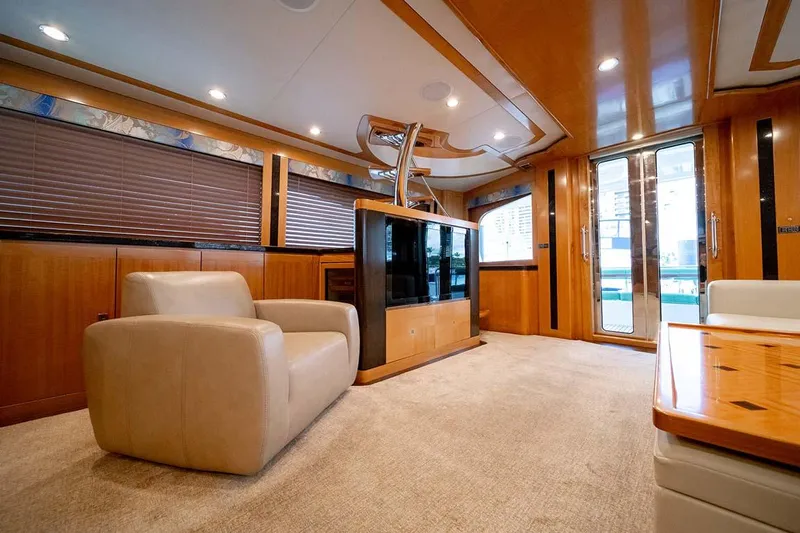 Silky Yacht Photos Pics 