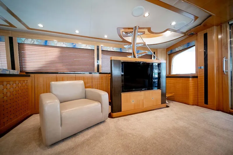 Silky Yacht Photos Pics 