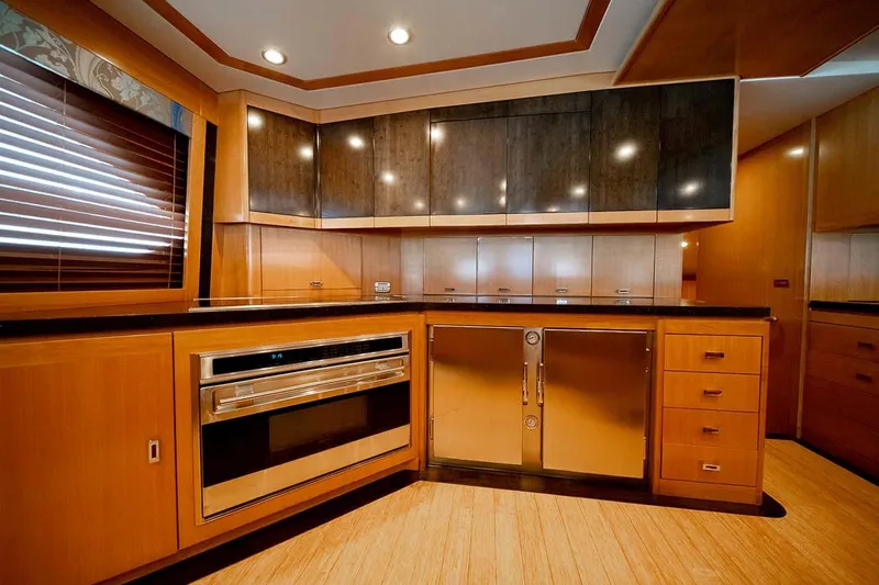 Silky Yacht Photos Pics 