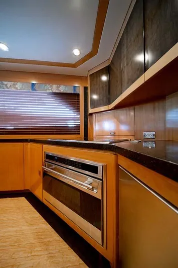 Silky Yacht Photos Pics 