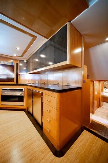 Silky Yacht Photos Pics 