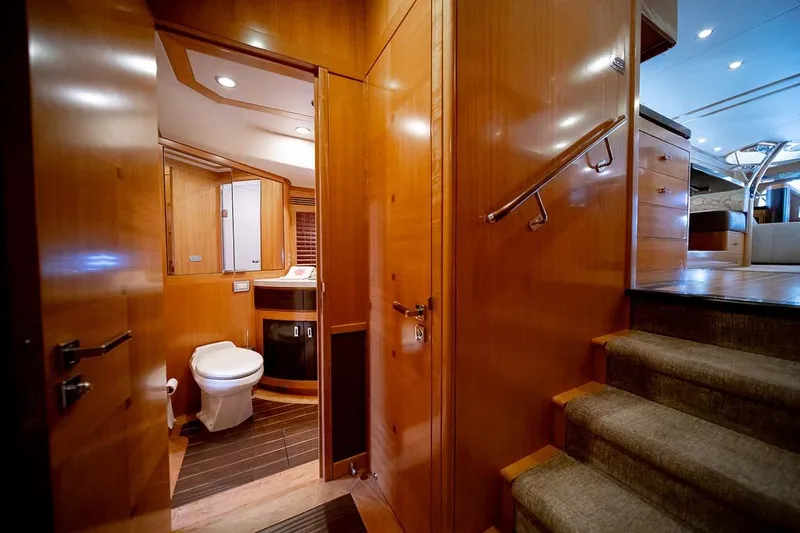 Silky Yacht Photos Pics 