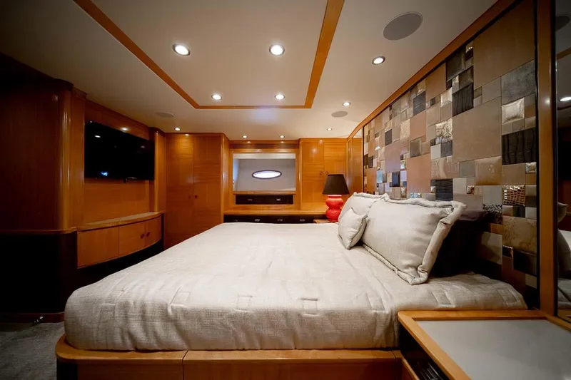 Silky Yacht Photos Pics 