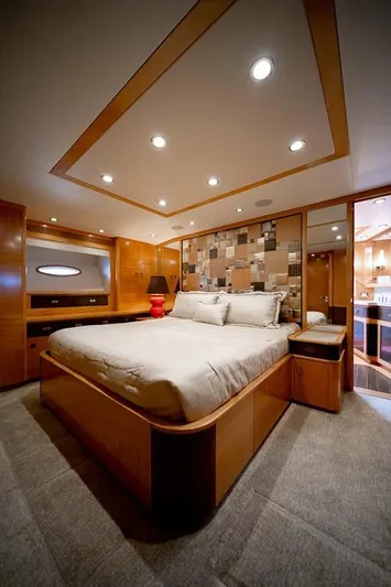 Silky Yacht Photos Pics 