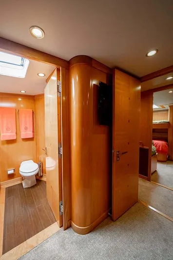 Silky Yacht Photos Pics 