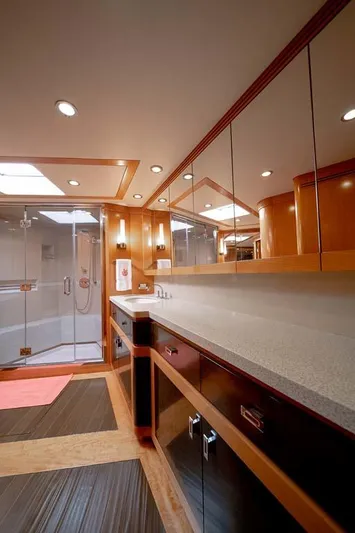 Silky Yacht Photos Pics 