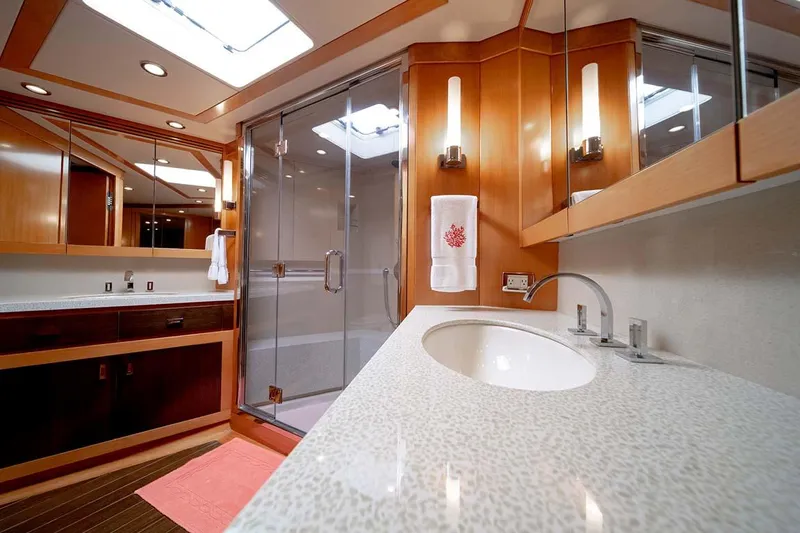 Silky Yacht Photos Pics 