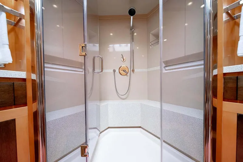 Silky Yacht Photos Pics 