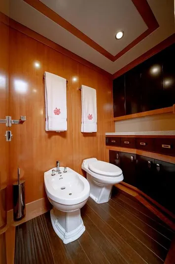 Silky Yacht Photos Pics 