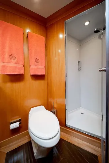 Silky Yacht Photos Pics 