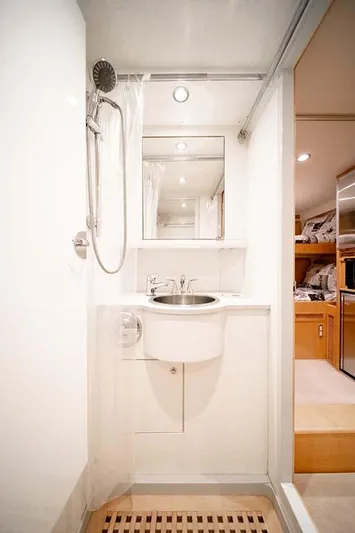 Silky Yacht Photos Pics 