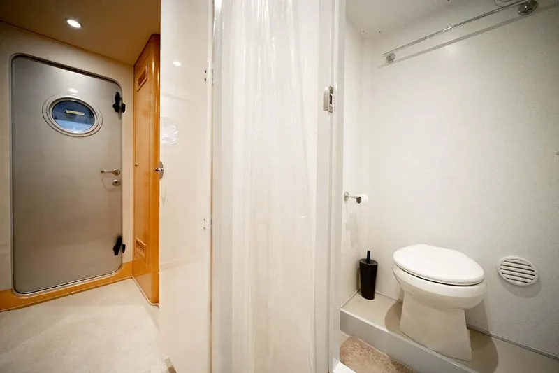 Silky Yacht Photos Pics 